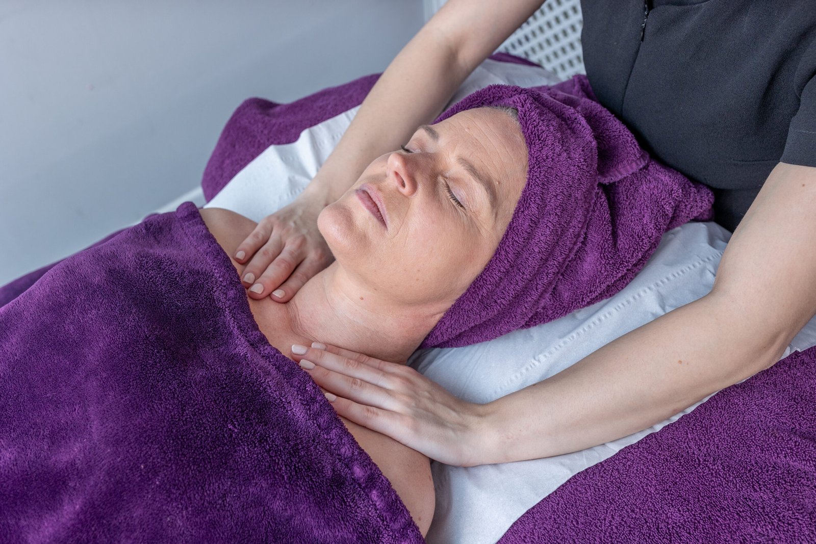 INDIAN HEAD MASSAGE<br />
